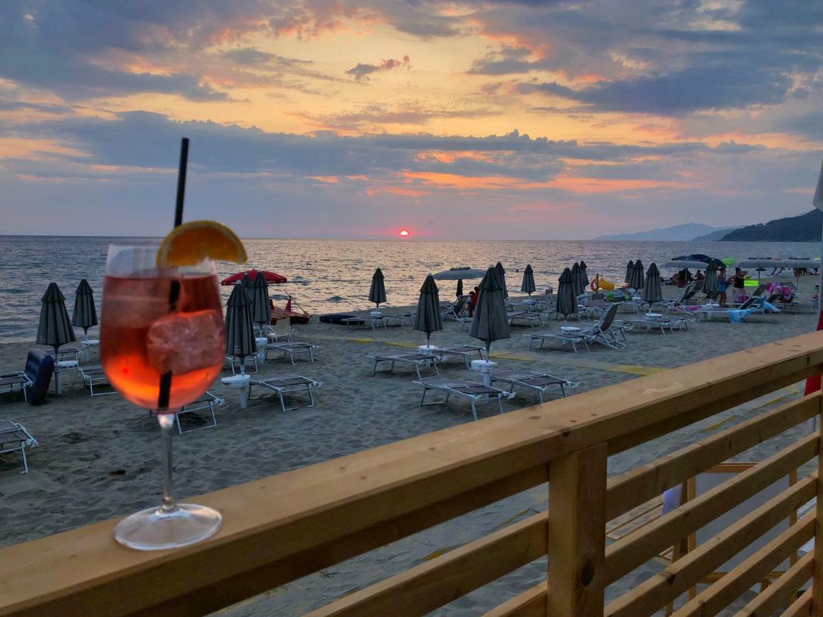 Residence Le Palme - Appartamenti Sul Mare - Spiaggia Tra Palinuro E Caprioli Пишотта Экстерьер фото
